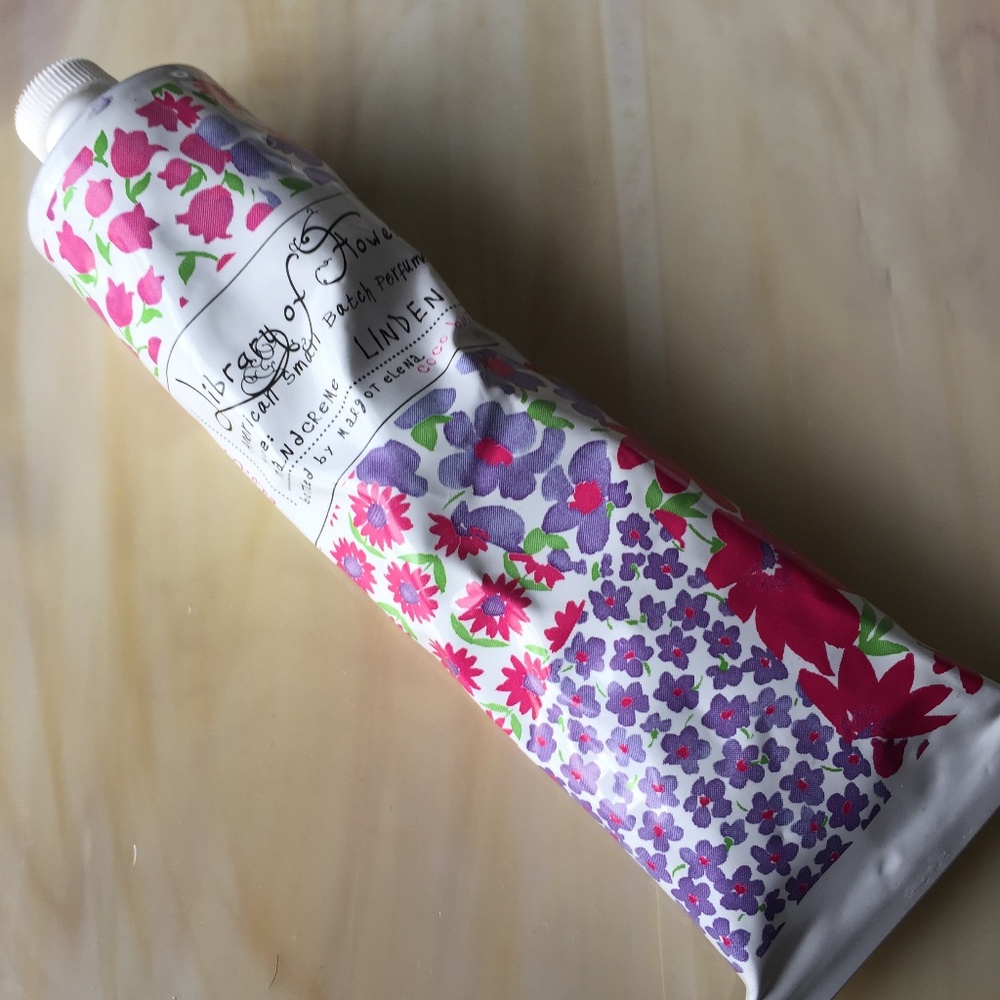 Library of Flowers Linden Handcreme 2.3oz(65.2.g)